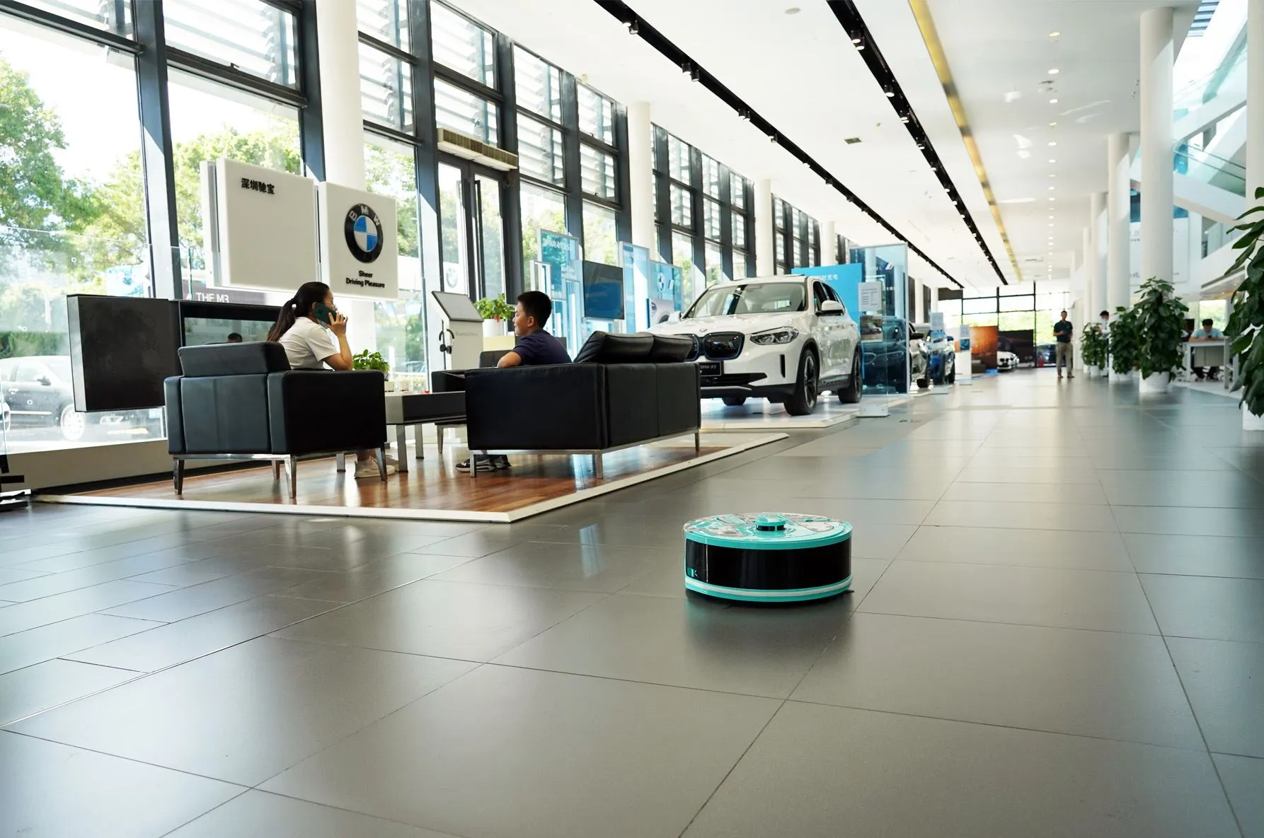 Reeman 5S do'konida salyangoz tozalovchi robot