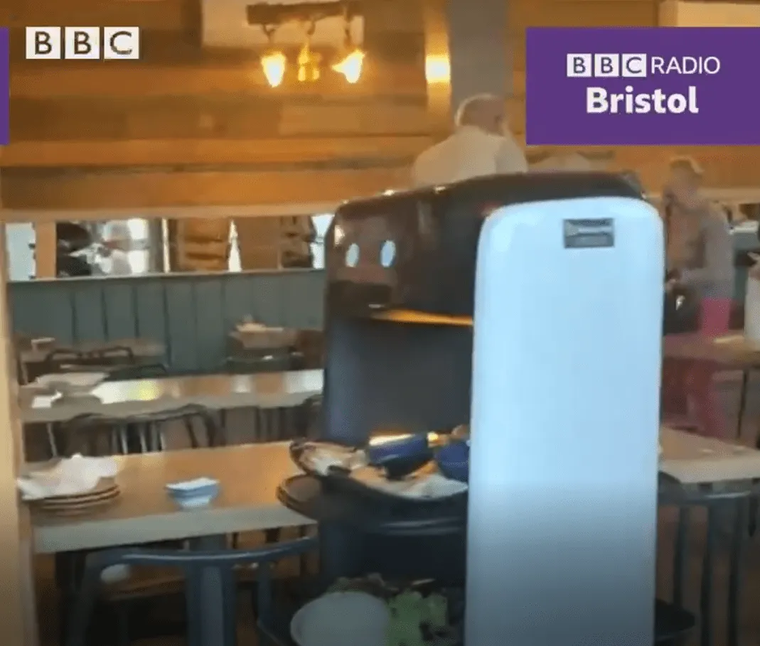 BBCdagi eksklyuziv xususiyat uchun Reeman Deligo yetkazib berish robotini tab...